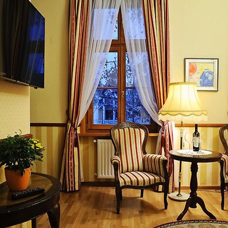 Szekszárd Szálló Exterior foto
