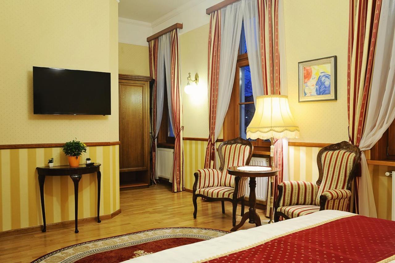 Szekszárd Szálló Exterior foto