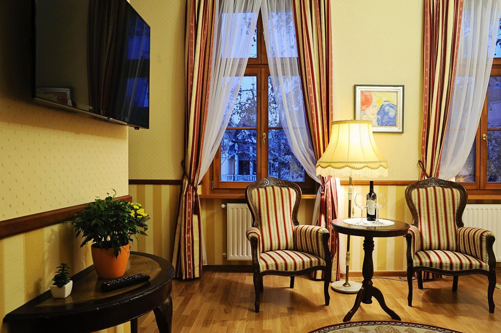 Szekszárd Szálló Exterior foto