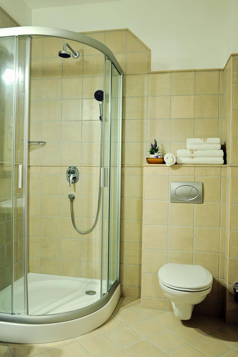 Szekszárd Szálló Exterior foto