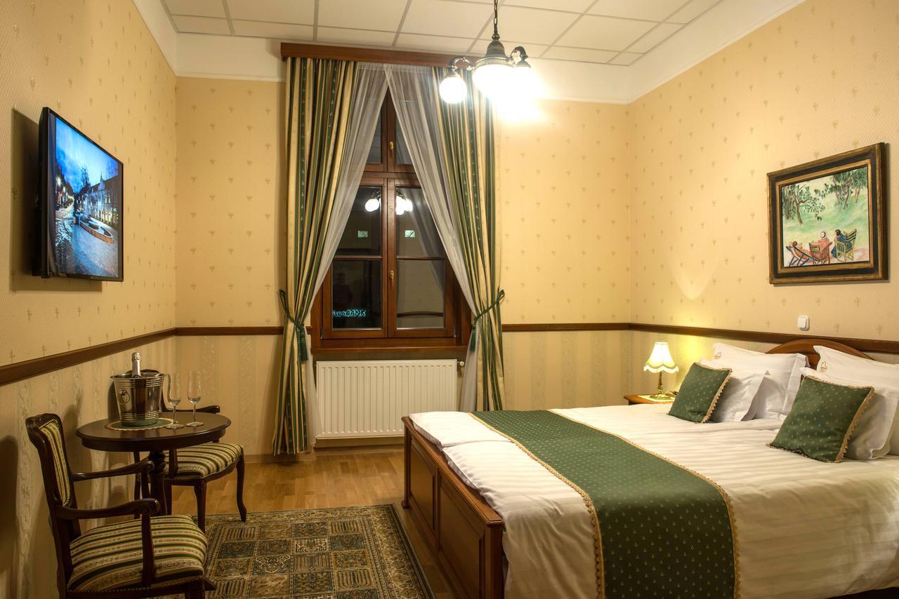 Szekszárd Szálló Exterior foto