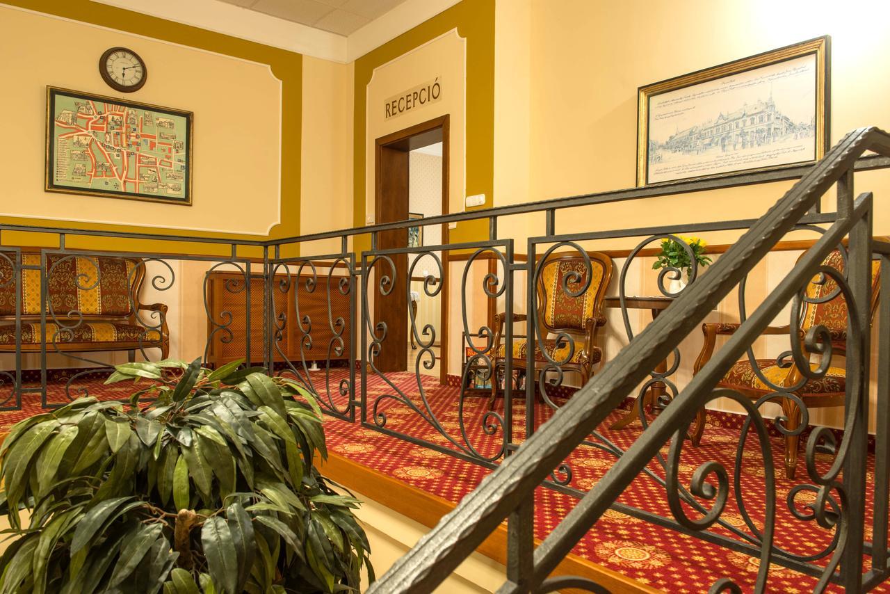 Szekszárd Szálló Exterior foto